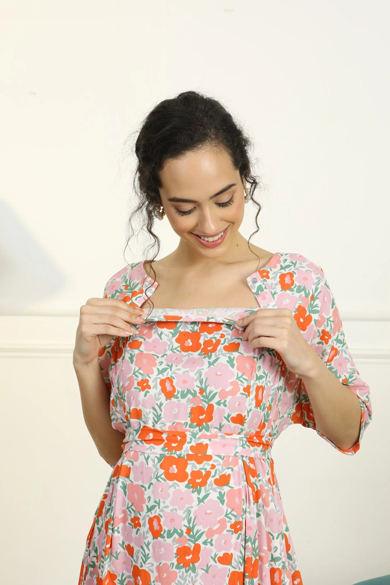 Homey Flower Bomb Peach Shoulder Snap Delivery Gown - Chenance
